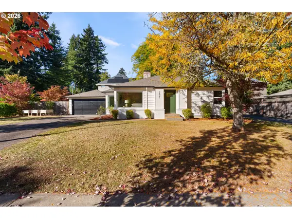 7821 SW Greenwood Dr, Portland, OR 97223