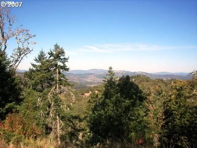 887 Southridge Way, Roseburg, OR 97470 - #3