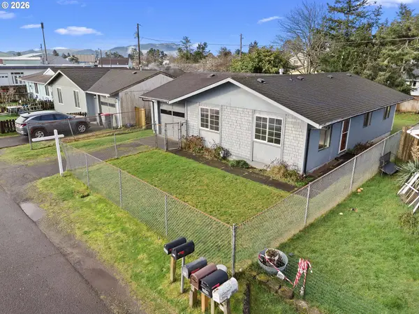 2440 Pine St, Seaside, OR 97138