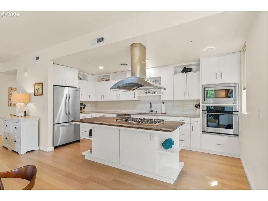 4280 S Corbett Ave #201, Portland, OR 97239 - #3