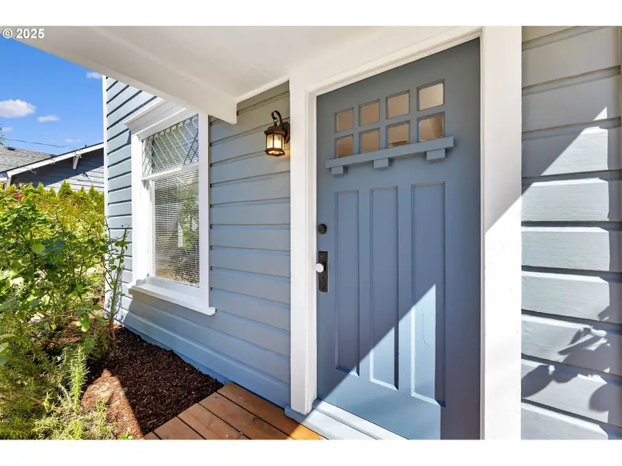 812 Jefferson St, Oregon City, OR 97045 - #2