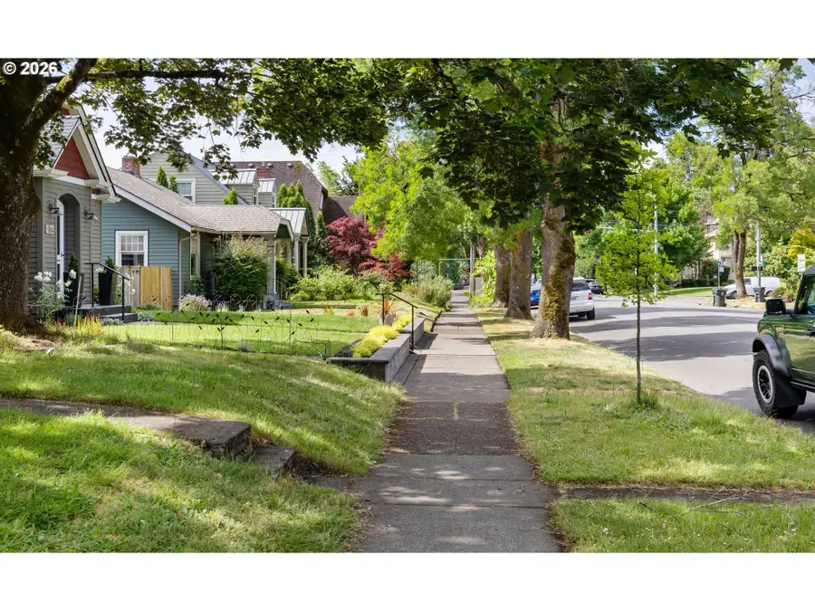942 NE Summer St, Salem, OR 97301 - #3