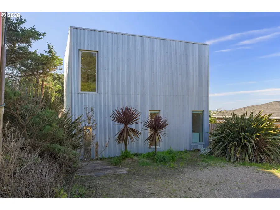 88542 3rd Ave, Florence, OR 97439 - #2