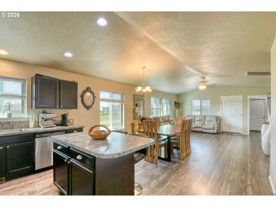 1447 NE Kenna Dr, Hermiston, OR 97838 - #3