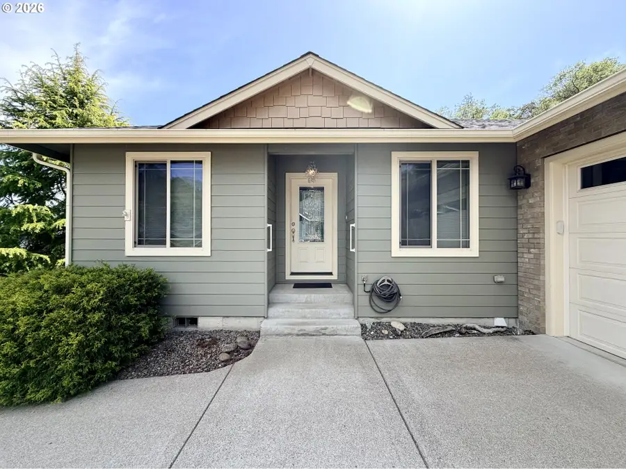1688 NE Ruby Ct, Roseburg, OR 97470 - #2