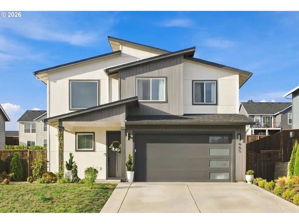 665 W 9th St, La Center, WA 98629 - #1