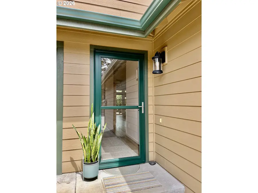 1636 32nd St, Florence, OR 97439 - #2