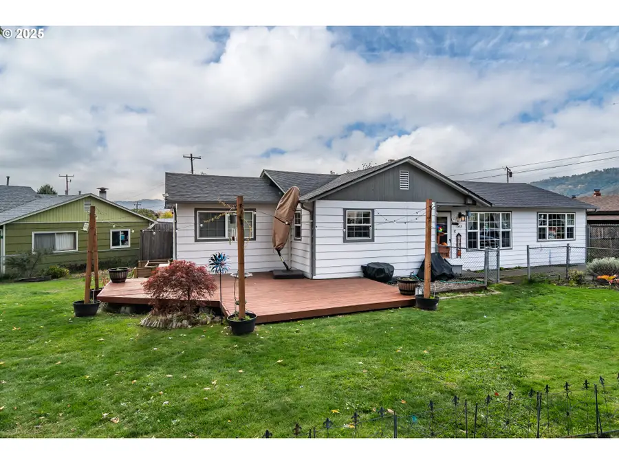 663 NE Knoll Ave, Roseburg, OR 97470 - Image #2