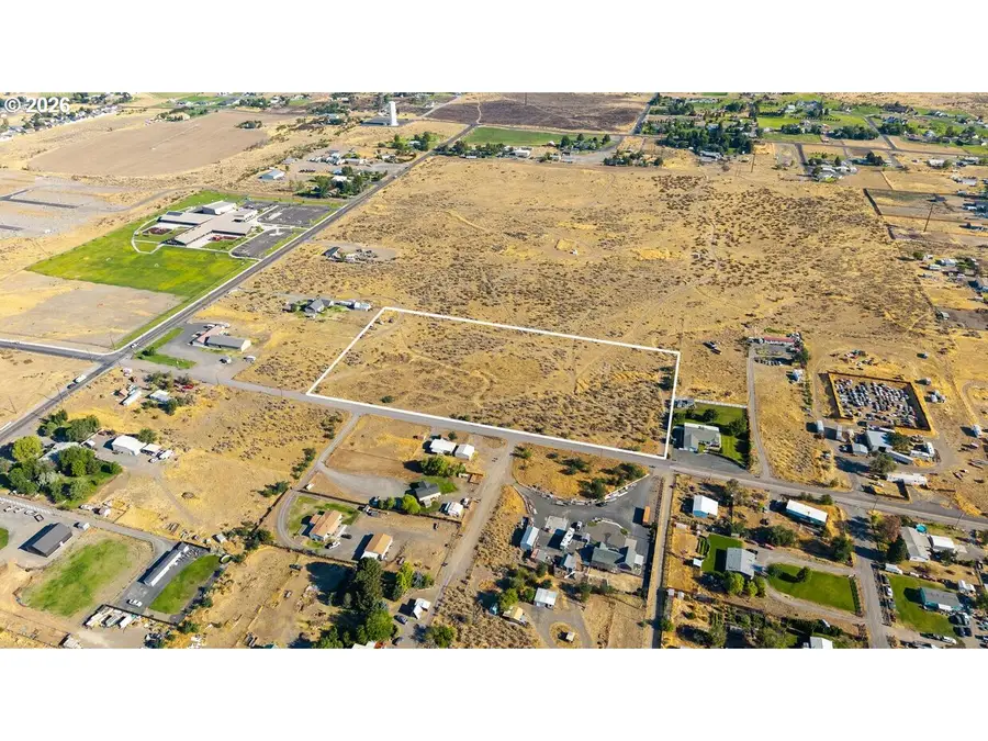 1940 NE 10th St, Hermiston, OR 97838 - #3