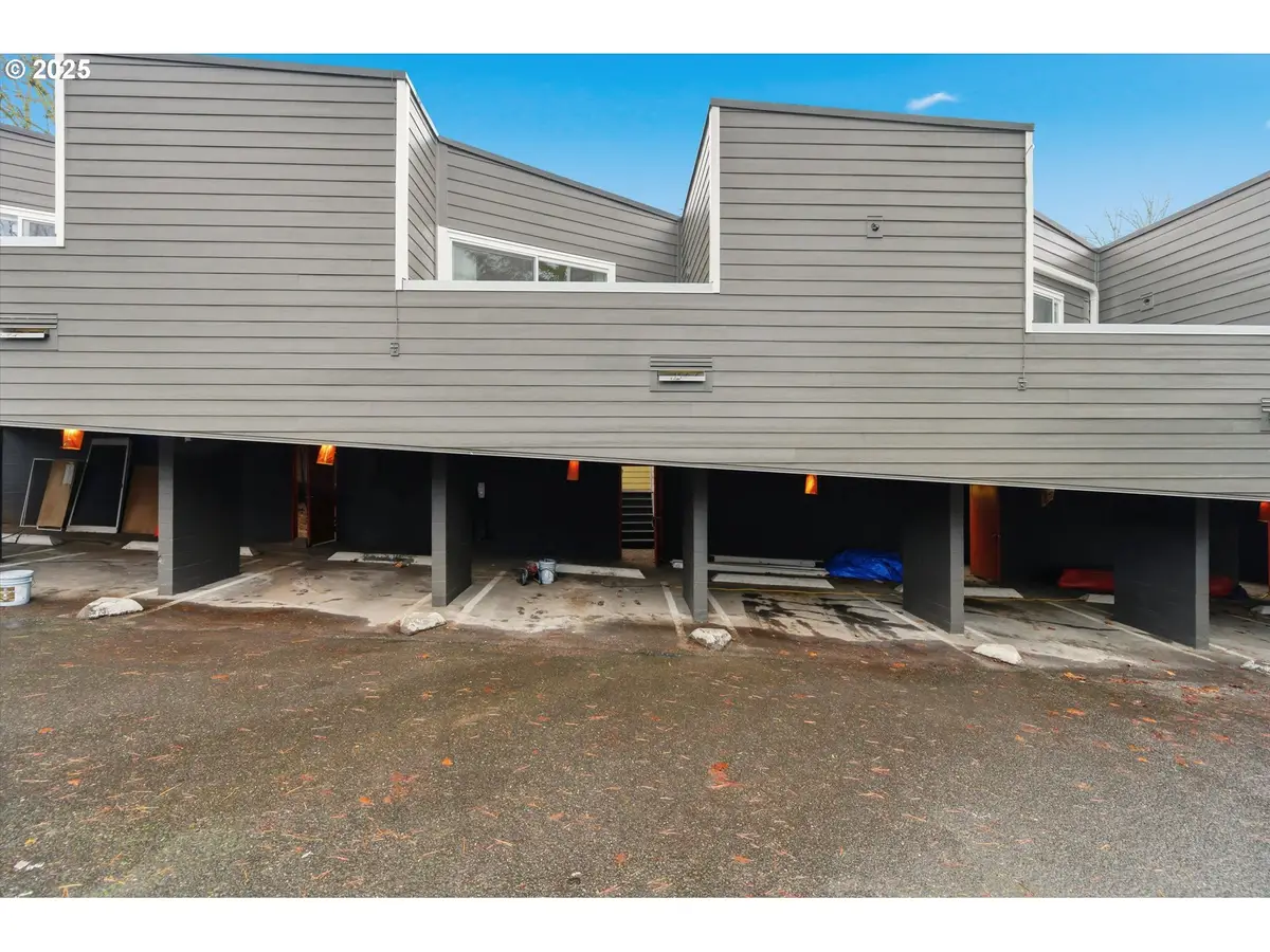 6220 SW Capitol Hwy #8, Portland, OR 97239 - Image #1