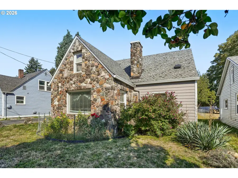 863 E St, Washougal, WA 98671 - #2