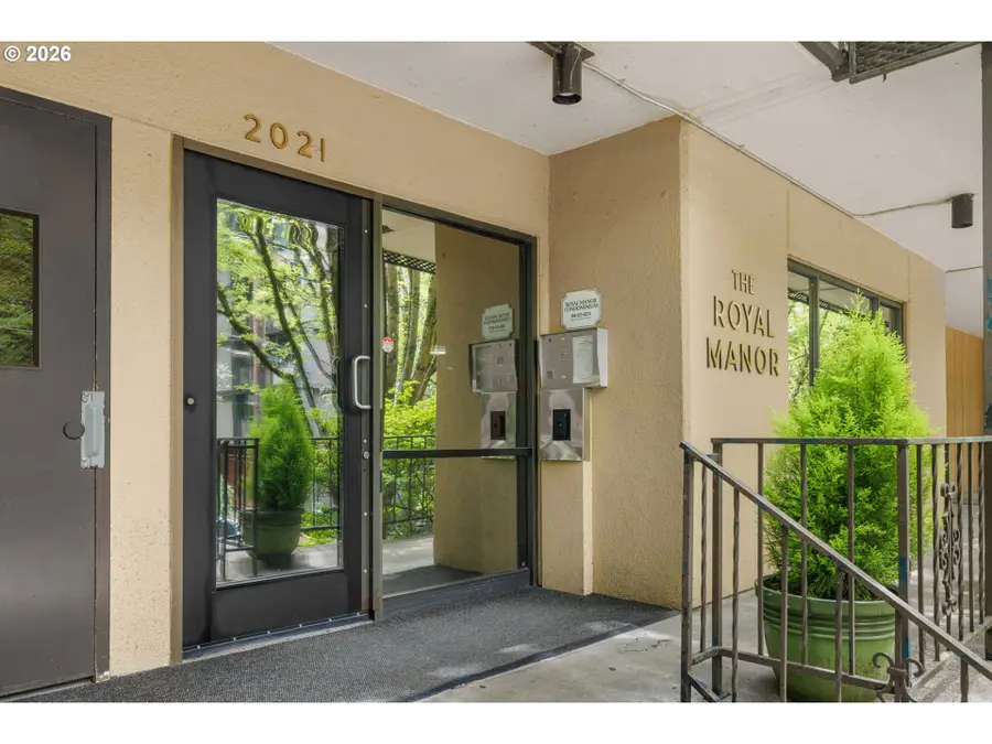 2021 SW Main St #11, Portland, OR 97205 - #2