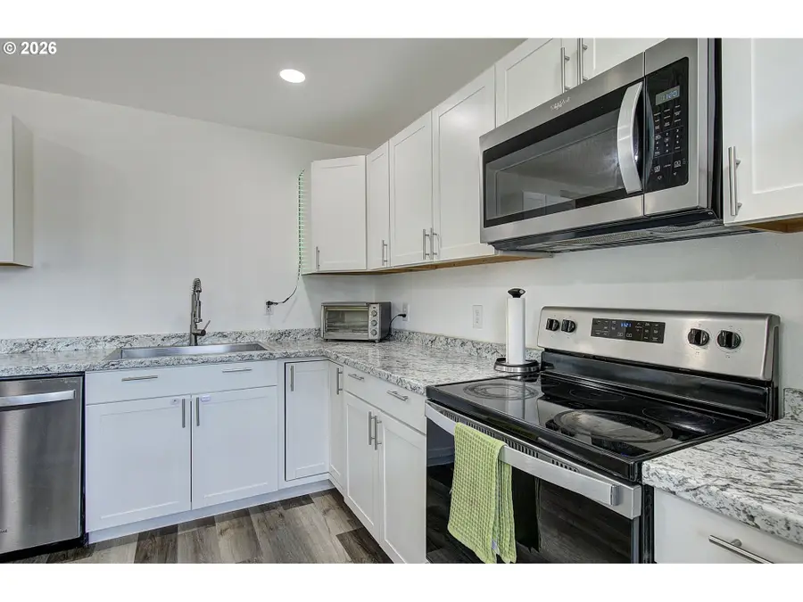 605 Mill St, Kelso, WA 98626 - #3