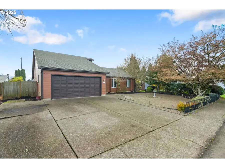 325 SW 12th Ave, Canby, OR 97013 - Image #2