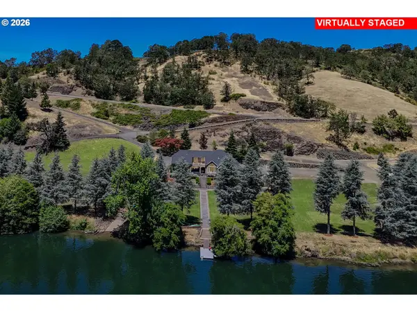 355 Boatwatch Ln, Roseburg, OR 97470