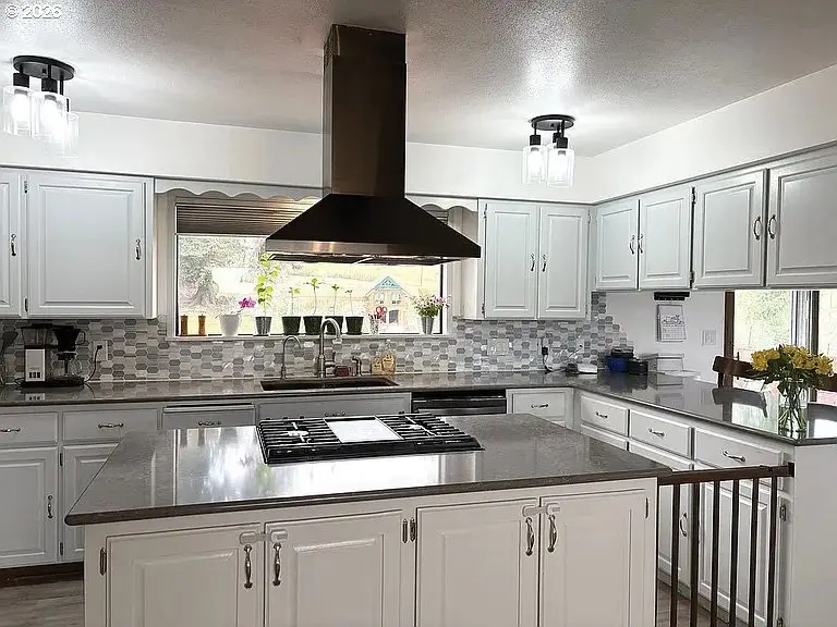 725 S Chase St, Heppner, OR 97836 - #3