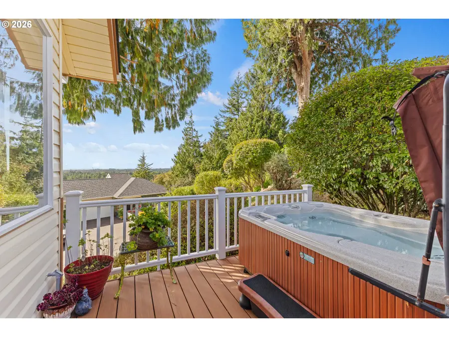 3520 Ocean View Dr, Florence, OR 97439 - #3