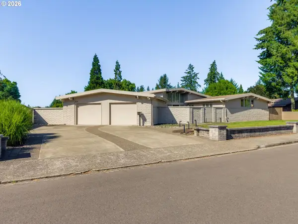 2035 NW Saint Andrews Dr, McMinnville, OR 97128