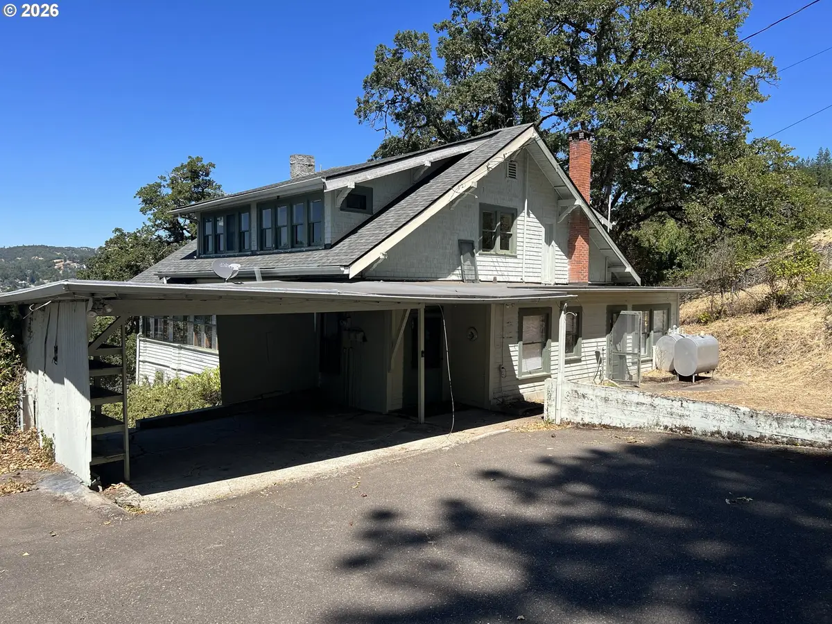 1212 SE Reservoir Ave, Roseburg, OR 97470 - #1