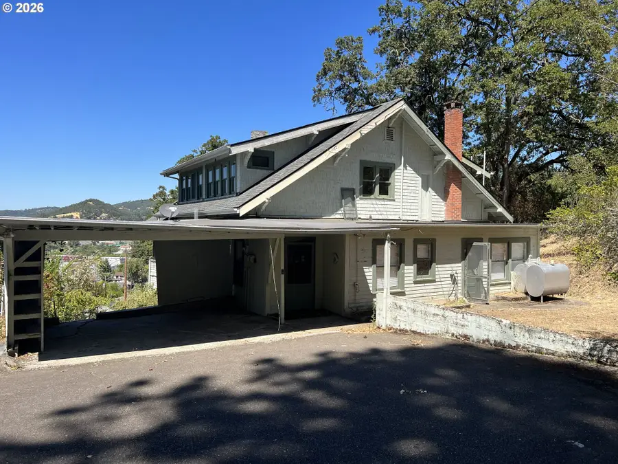 1212 SE Reservoir Ave, Roseburg, OR 97470 - #2