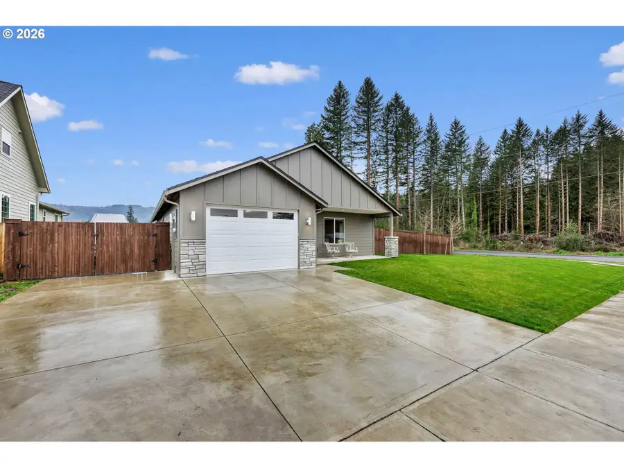 211 W Oak St, Yacolt, WA 98675 - #2