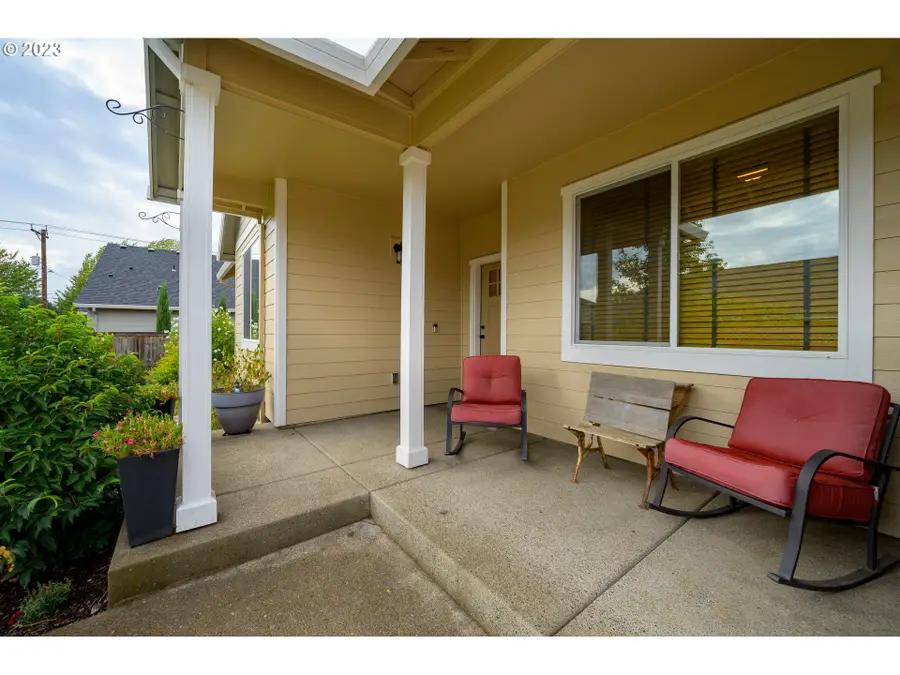 467 E Johnson St, Carlton, OR 97111 - #2