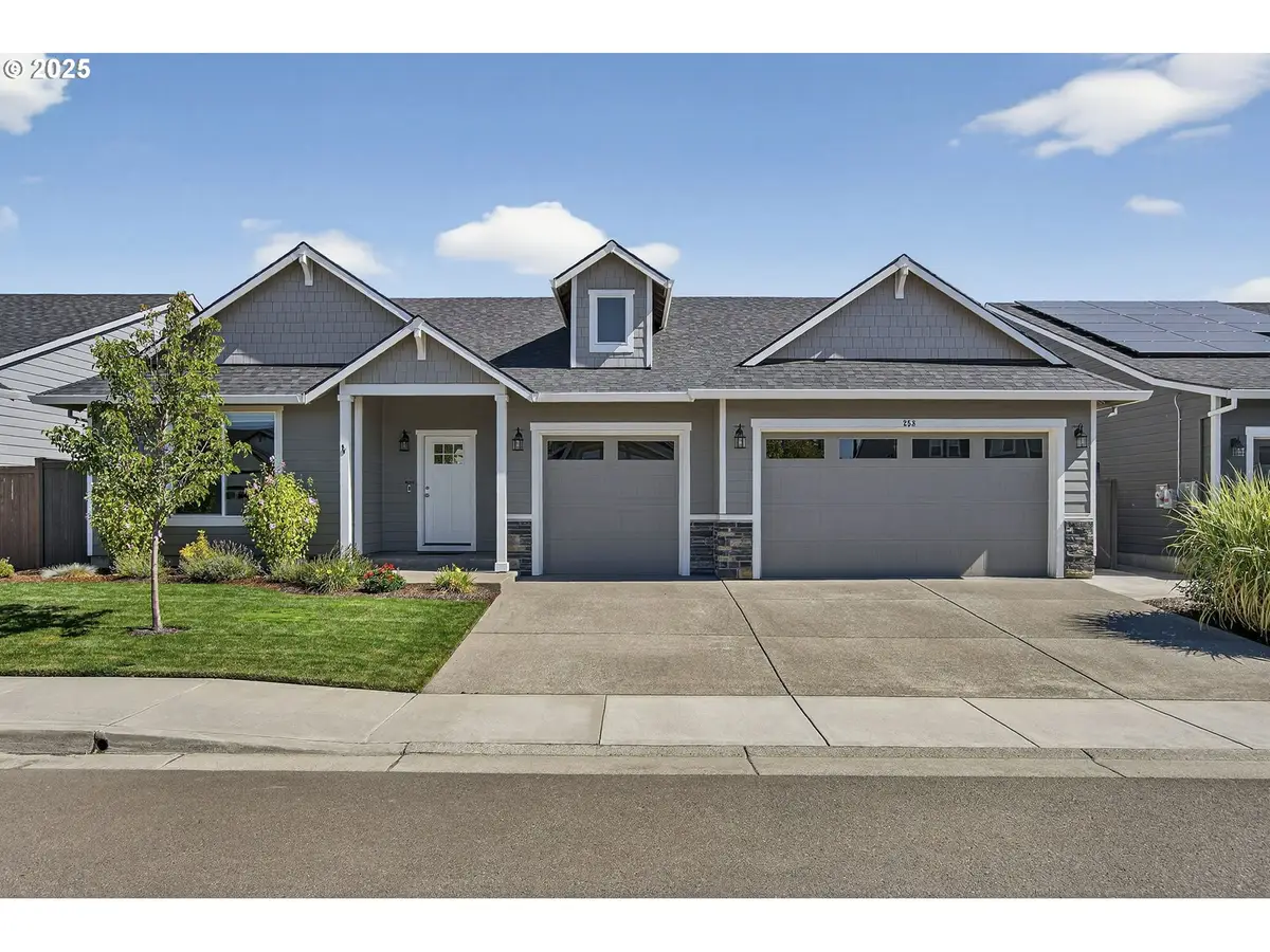 258 S 7th St, Carlton, OR 97111 - Image #1