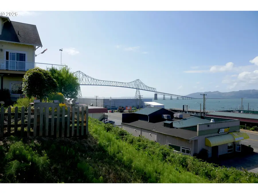 156 Bond St, Astoria, OR 97103 - #3