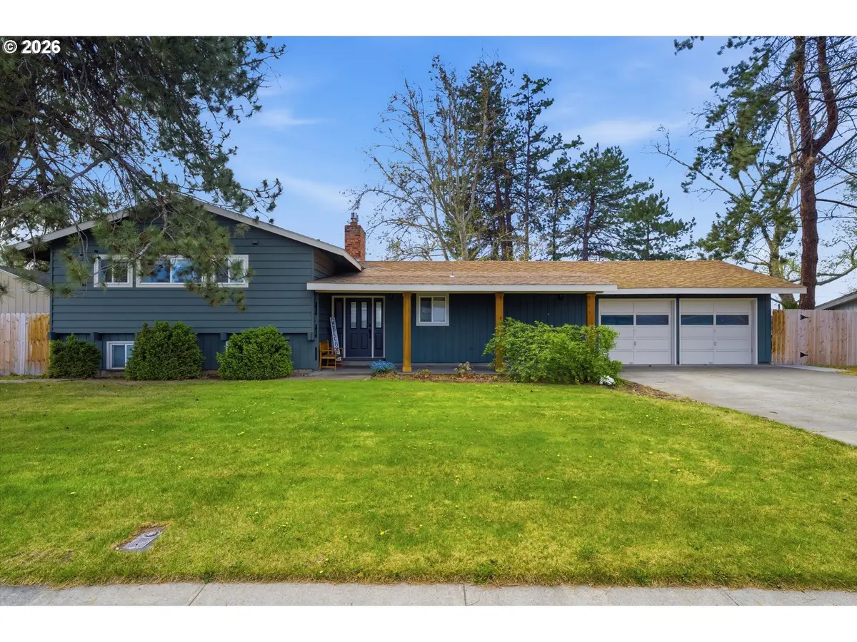 825 W Ridgeway Ave, Hermiston, OR 97838 - #1