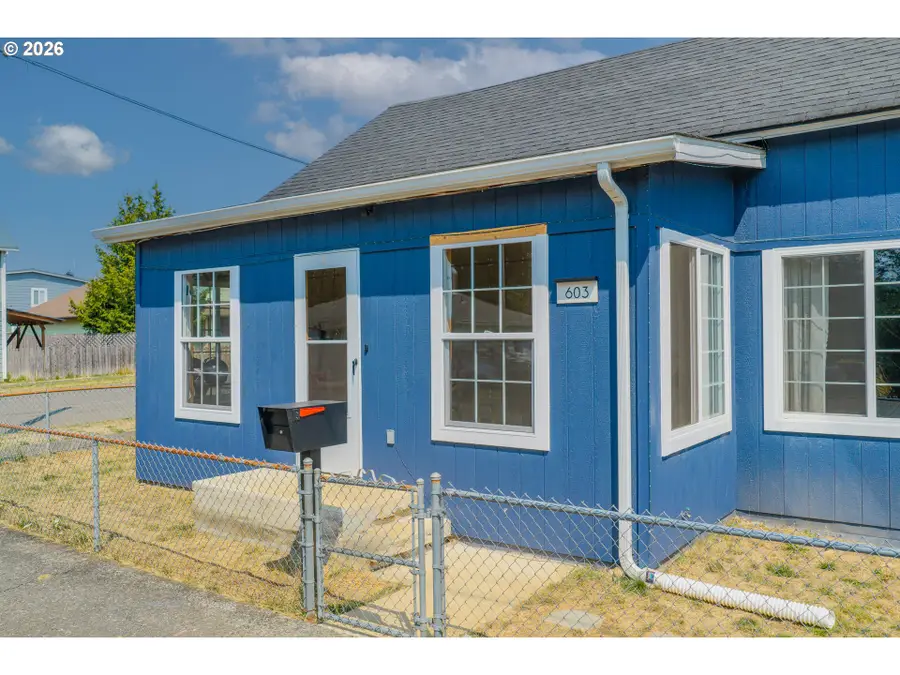 603 4th St, Myrtle Point, OR 97458 - #2
