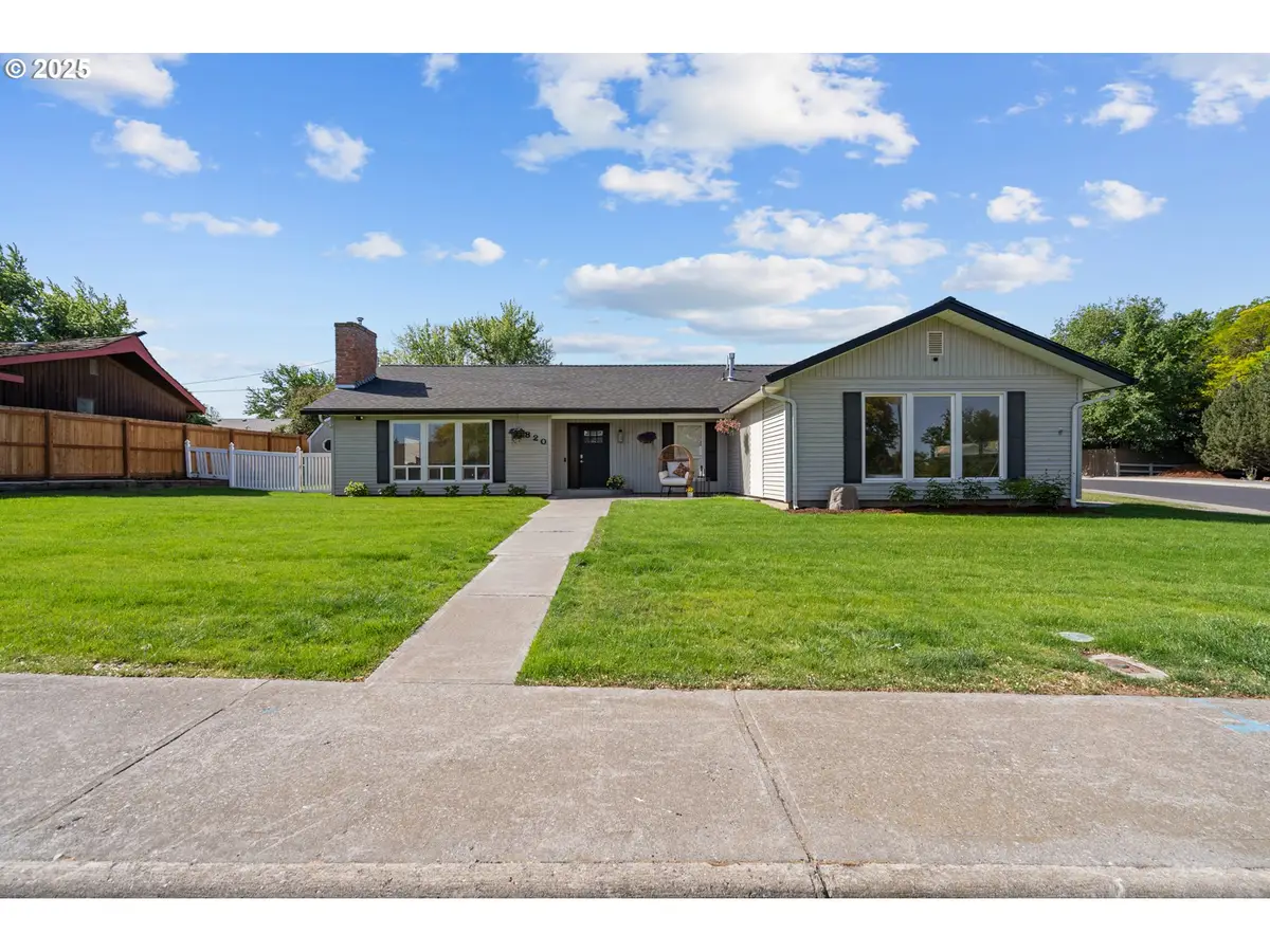 820 E Pine Ave, Hermiston, OR 97838 - #1