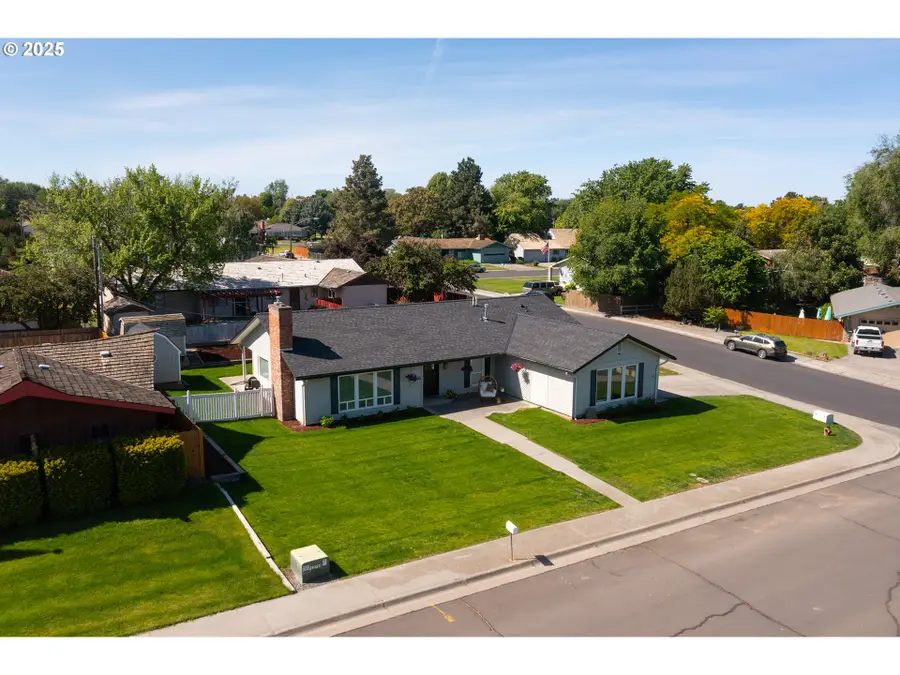 820 E Pine Ave, Hermiston, OR 97838 - #2