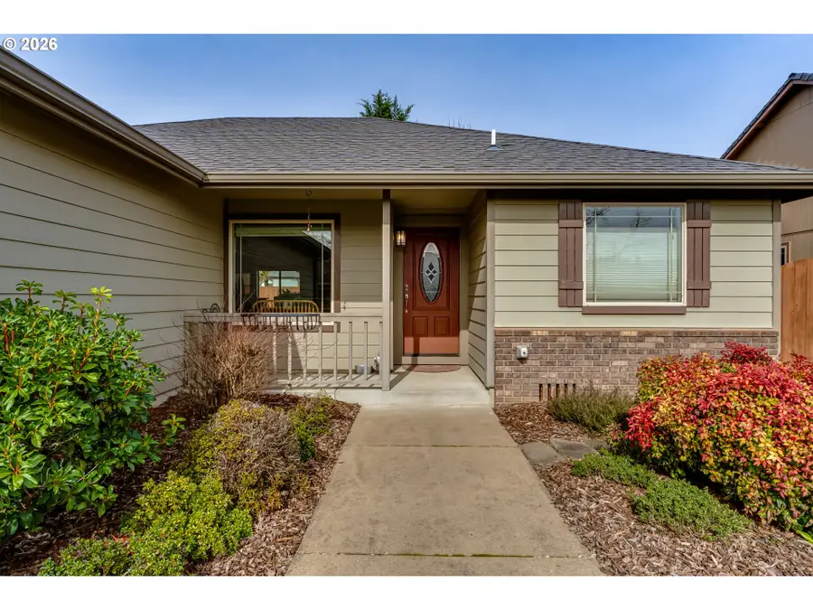 28 Sandalwood Loop, Creswell, OR 97426 - #3