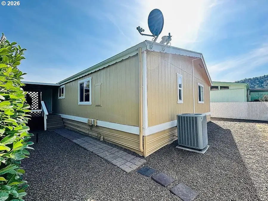 1014 Shadow Ranch Ln, Roseburg, OR 97470 - #3