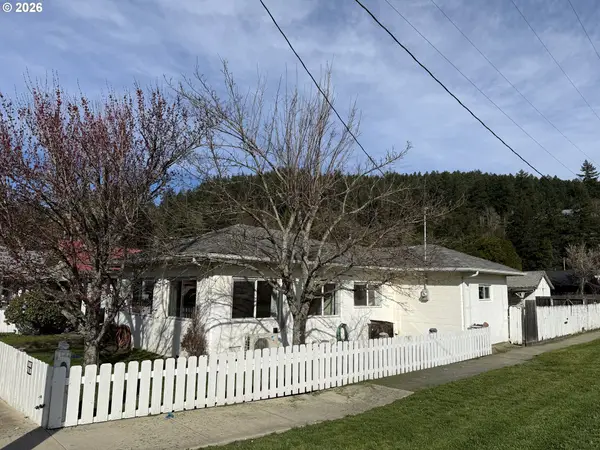 410 3rd Ave, Powers, OR 97466