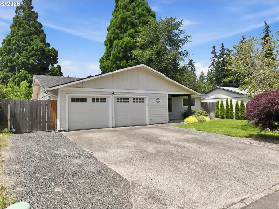 373 Palm Ave, Woodburn, OR 97071 - #2