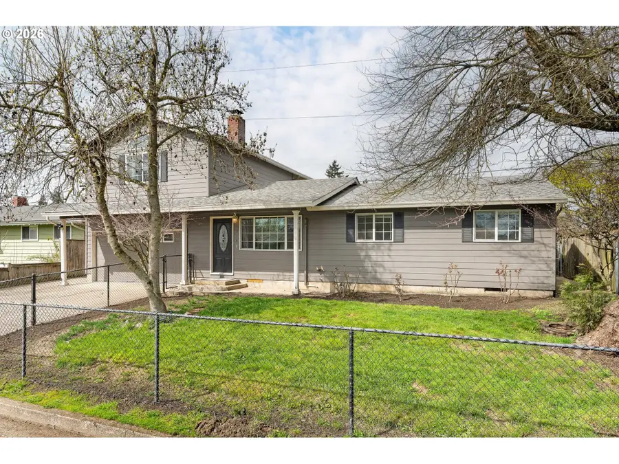 1310 W Quinalt St, Springfield, OR 97477 - #2