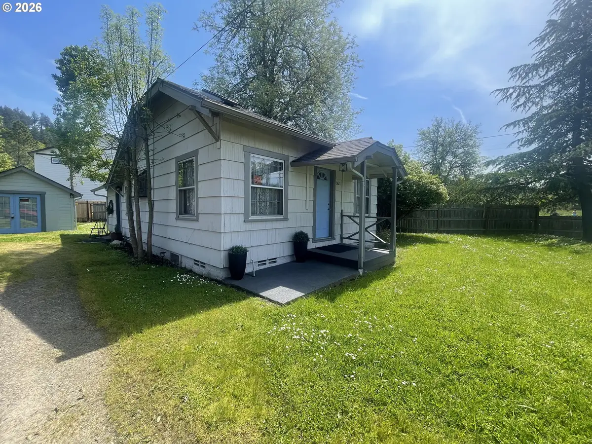 3621 E Amazon Dr, Eugene, OR 97405 - #1