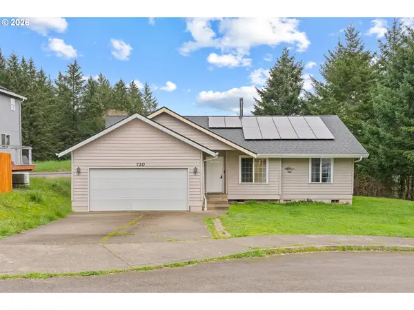 720 SW Pioneer Ct, Willamina, OR 97396