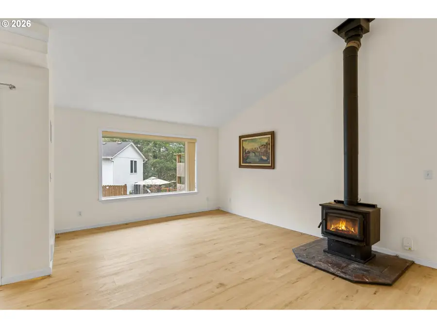 720 SW Pioneer Ct, Willamina, OR 97396 - #3