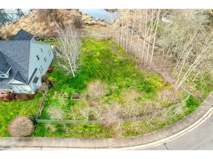 335 NE Hillwood Dr, Hillsboro, OR 97124 - Image #2