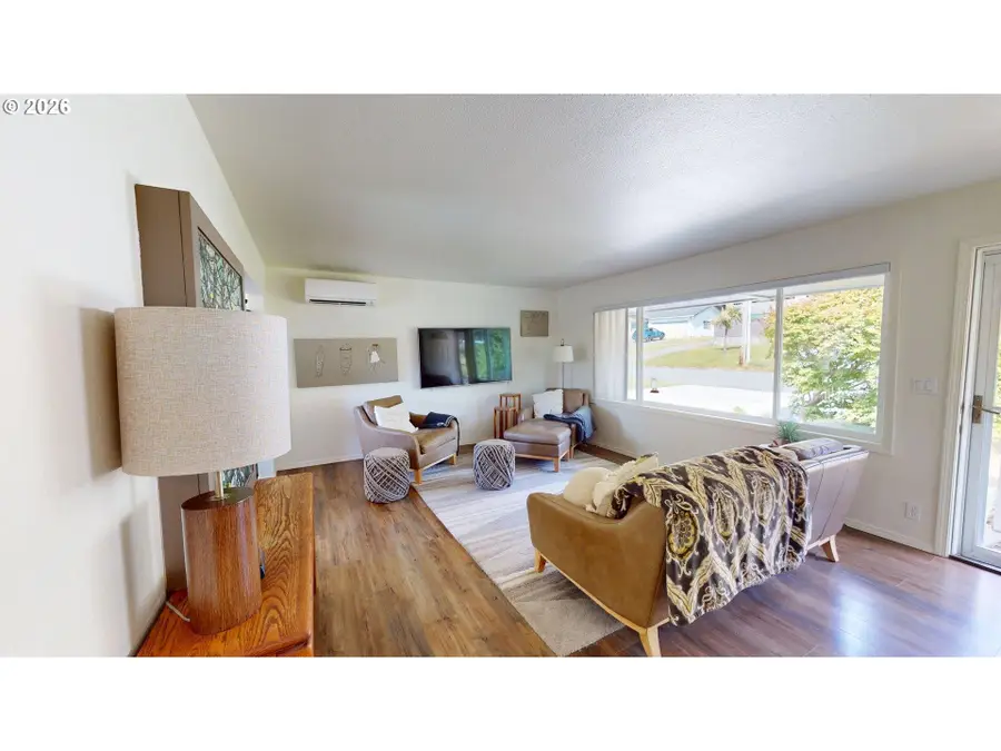 30404 Hillside Ter, Wedderburn, OR 97444 - #3