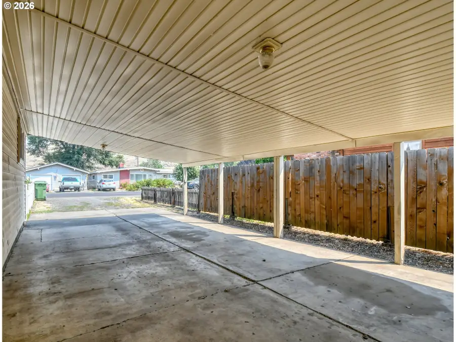 3810 NE Riverside Ave, Pendleton, OR 97801 - #3