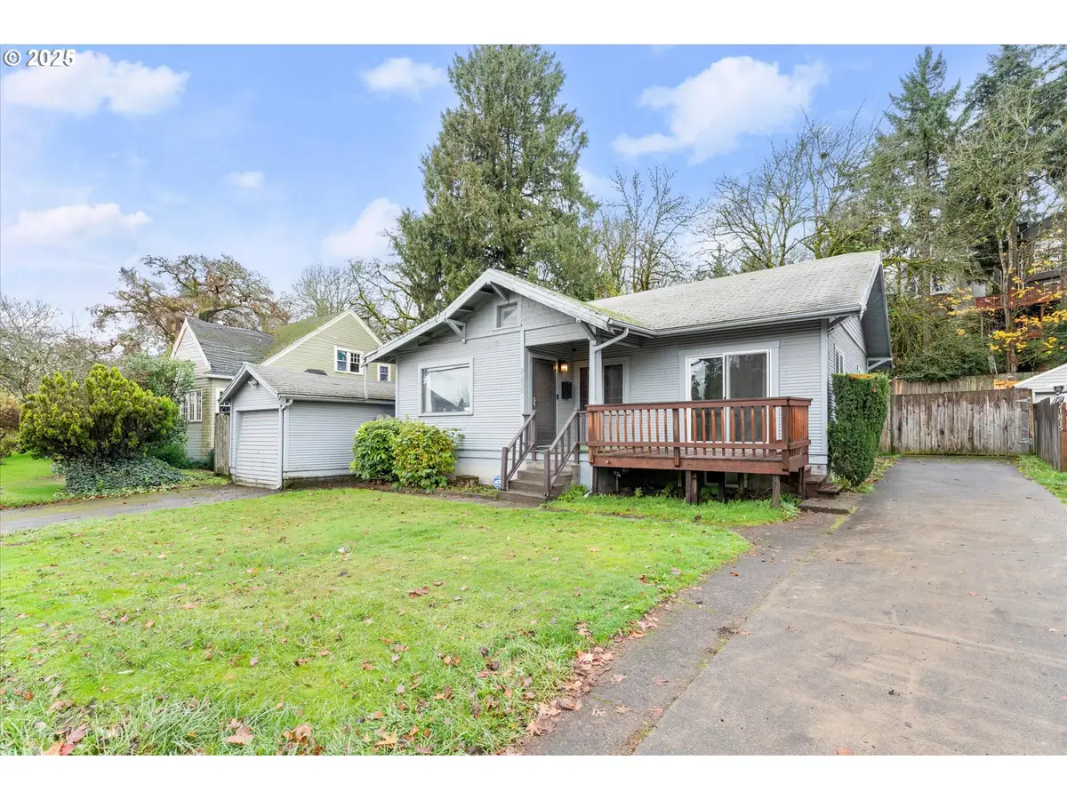 21835 Willamette Dr, West Linn, OR 97068 - Image #1