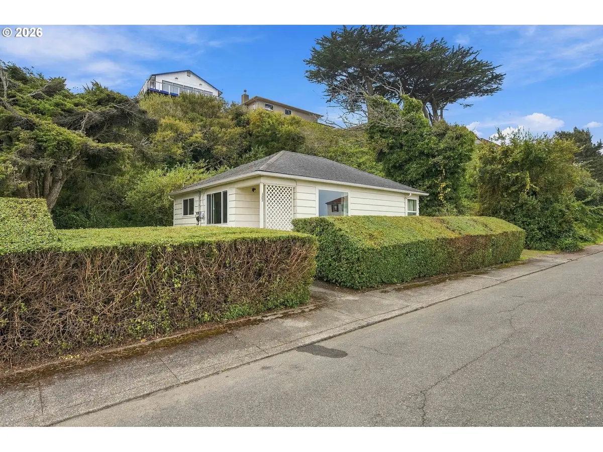 325 1st St Sw, Bandon, OR 97411 - #1