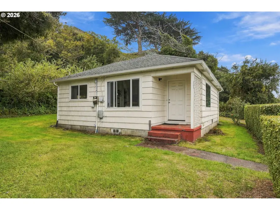 325 1st St Sw, Bandon, OR 97411 - #3