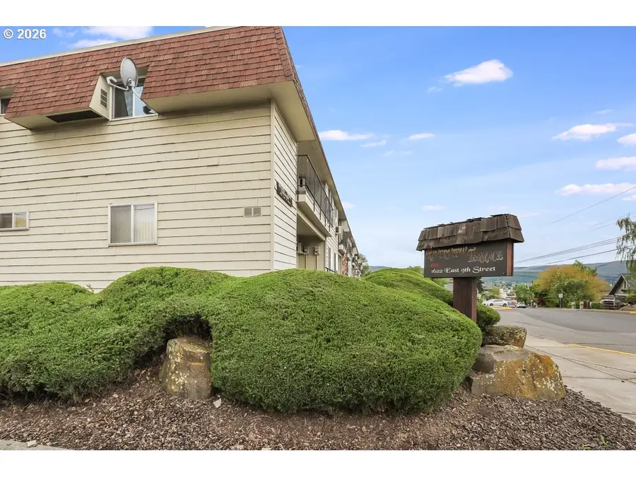 1622 E 9th St #12, The Dalles, OR 97058 - #2