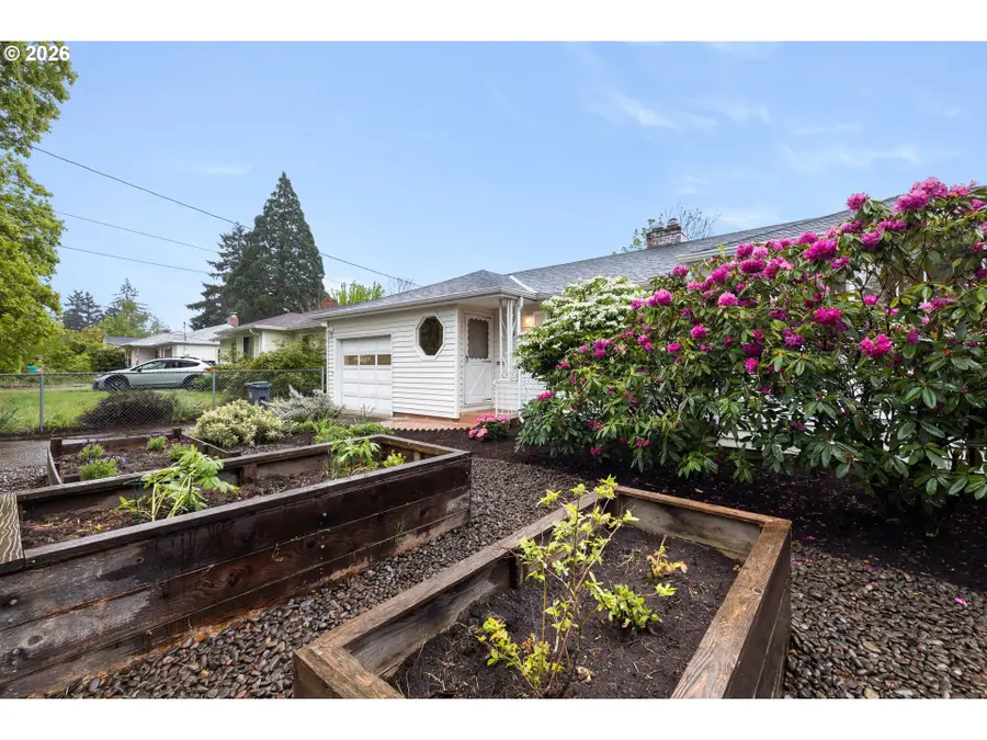 8516 SE Mill St, Portland, OR 97216 - #2