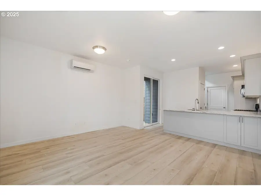 357 SE Kitzmiller Dr, Dallas, OR 97338 - #2