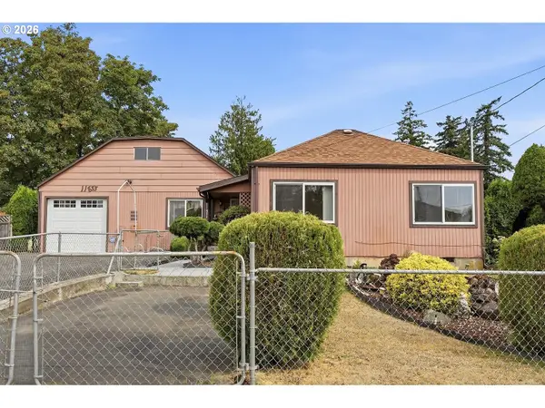 11833 SE Ash St, Portland, OR 97216